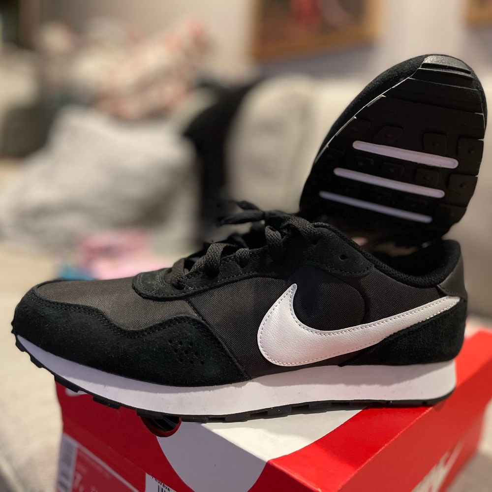 Nike MD Valiant - Black/White - Big Kids - Size 7y